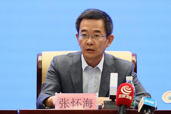图2：海南省委宣传部副部长张怀海致欢迎辞.jpg
